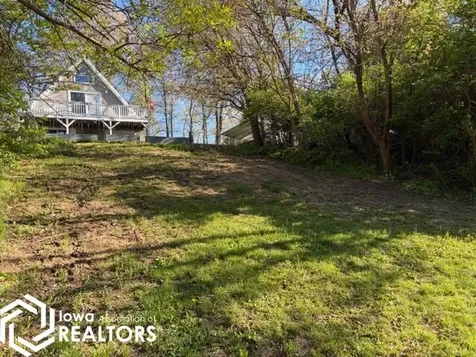 4082,4084,4086 Lakeshore Drive Brooklyn IA 52211