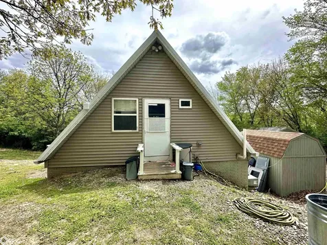 4082,4084,4086 Lakeshore Drive Brooklyn IA 52211