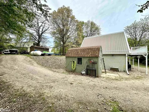 4082,4084,4086 Lakeshore Drive Brooklyn IA 52211