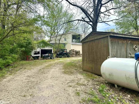 4082,4084,4086 Lakeshore Drive Brooklyn IA 52211