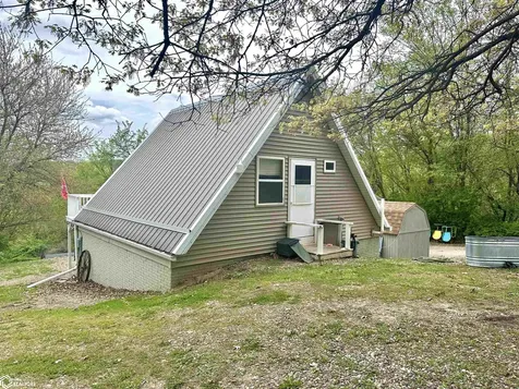 4082,4084,4086 Lakeshore Drive Brooklyn IA 52211