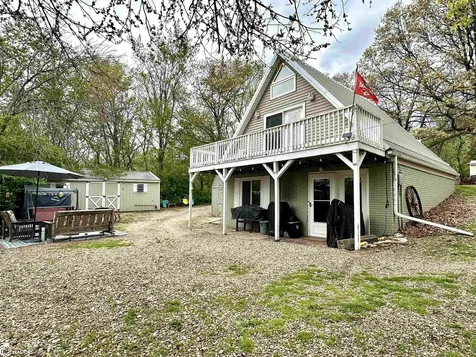 4082,4084,4086 Lakeshore Drive Brooklyn IA 52211