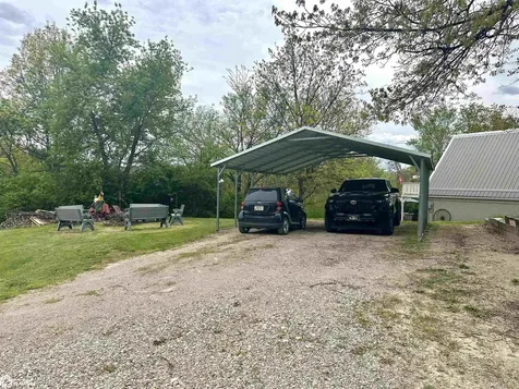 4082,4084,4086 Lakeshore Drive Brooklyn IA 52211