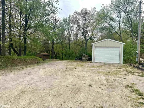 4082,4084,4086 Lakeshore Drive Brooklyn IA 52211