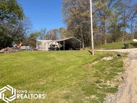 4082,4084,4086 Lakeshore Drive Brooklyn IA 52211