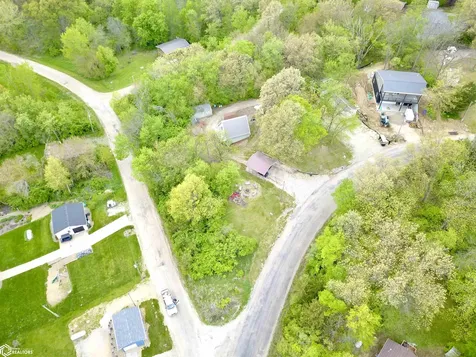 4082,4084,4086 Lakeshore Drive Brooklyn IA 52211