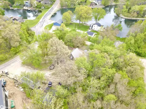 4082,4084,4086 Lakeshore Drive Brooklyn IA 52211