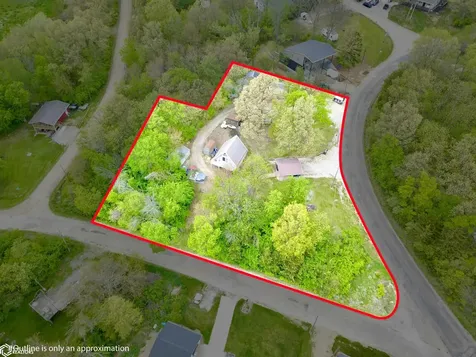 4082,4084,4086 Lakeshore Drive Brooklyn IA 52211