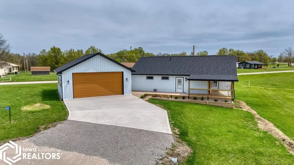 12241 Apache Drive Moravia IA 52571