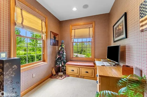 1402 Ridgeview Court Washington IA 52353