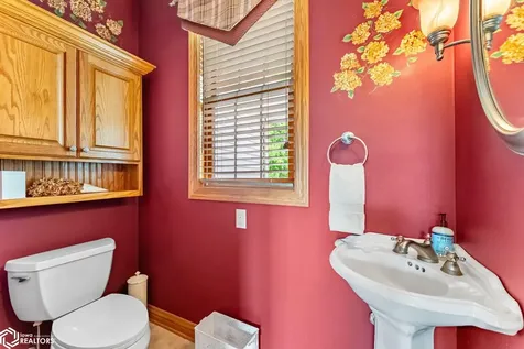 1402 Ridgeview Court Washington IA 52353