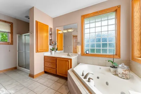 1402 Ridgeview Court Washington IA 52353