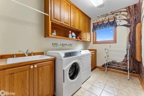 1402 Ridgeview Court Washington IA 52353