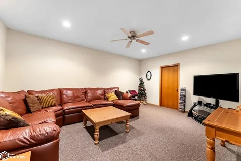 1402 Ridgeview Court Washington IA 52353
