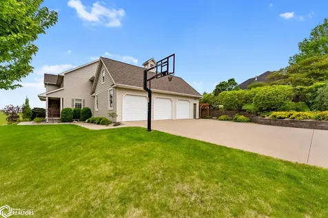 1402 Ridgeview Court Washington IA 52353