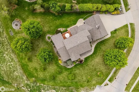 1402 Ridgeview Court Washington IA 52353