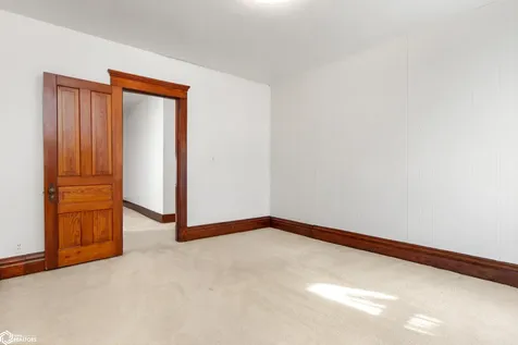 1510 Summit Street Marshalltown IA 50158