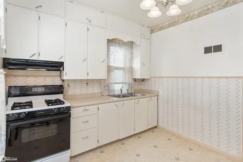 1510 Summit Street Marshalltown IA 50158