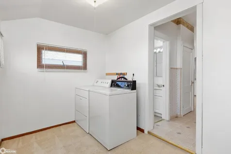 1510 Summit Street Marshalltown IA 50158