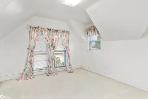 1510 Summit Street Marshalltown IA 50158