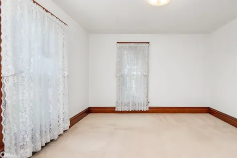 1510 Summit Street Marshalltown IA 50158