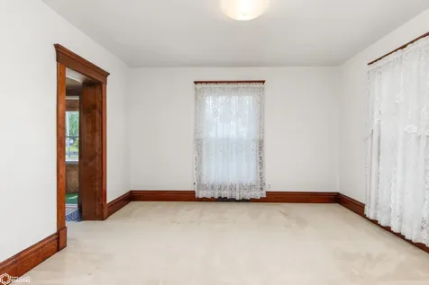 1510 Summit Street Marshalltown IA 50158