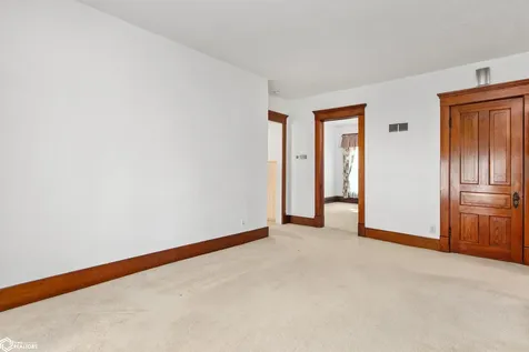 1510 Summit Street Marshalltown IA 50158