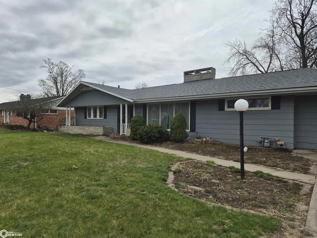 1205 S 15th Avenue W Newton IA 50208