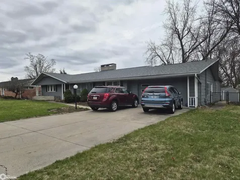 1205 S 15th Avenue W Newton IA 50208