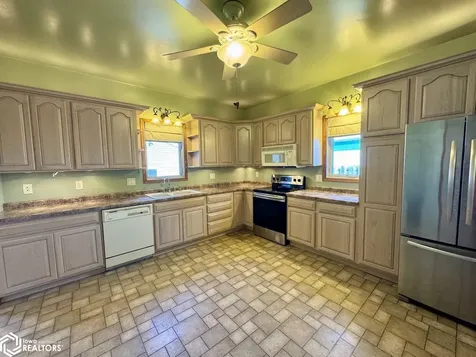 115 Swan Street West Burlington IA 52655