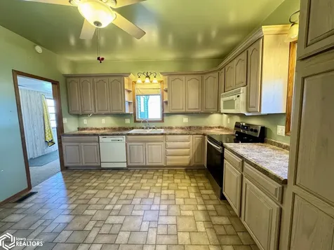 115 Swan Street West Burlington IA 52655