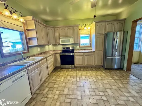 115 Swan Street West Burlington IA 52655