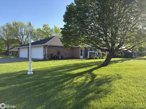 1705 -D Linden Drive Fairfield IA 52556