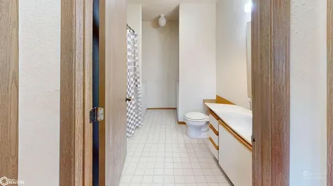 1705 -D Linden Drive Fairfield IA 52556