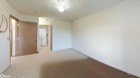 1705 -D Linden Drive Fairfield IA 52556