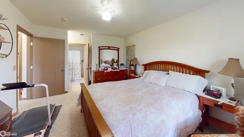 1705 -D Linden Drive Fairfield IA 52556
