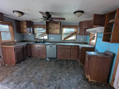 103 W Sherrie Lane New London IA 52645