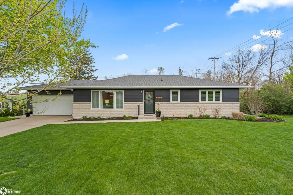 2501 Reyclif Drive Marshalltown IA 50158