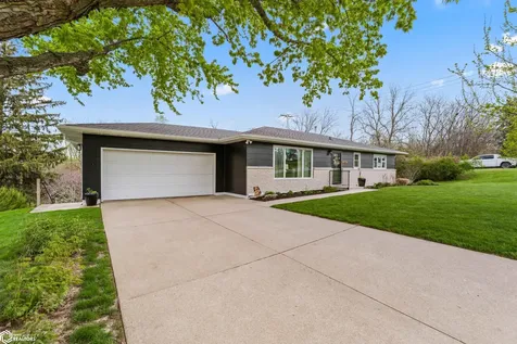 2501 Reyclif Drive Marshalltown IA 50158