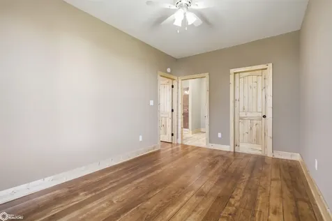 1088 Lexington Avenue Winfield IA 52659