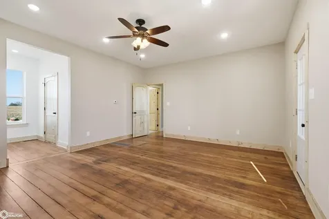1088 Lexington Avenue Winfield IA 52659