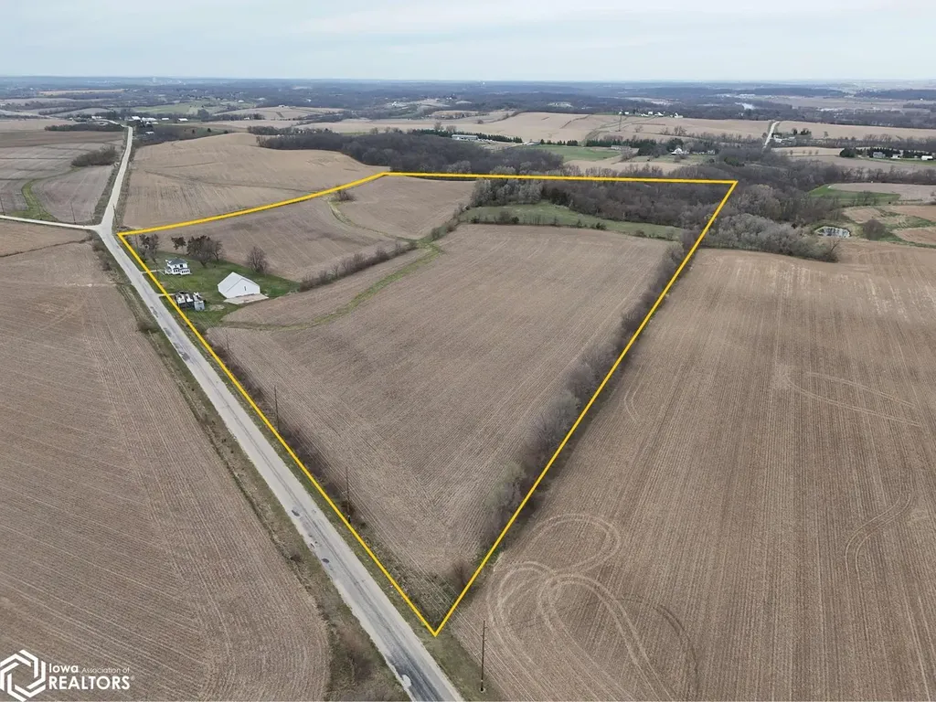 2037 Ivanhoe Road Ely IA 52227-9523