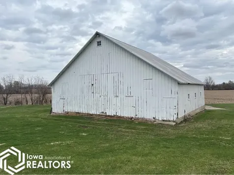 2037 Ivanhoe Road Ely IA 52227-9523