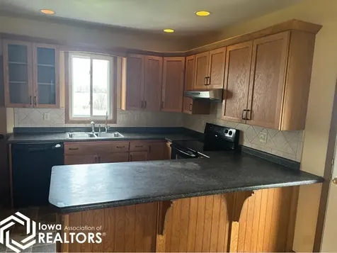2037 Ivanhoe Road Ely IA 52227-9523