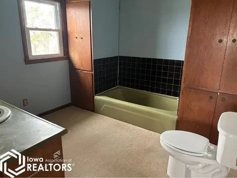 2037 Ivanhoe Road Ely IA 52227-9523