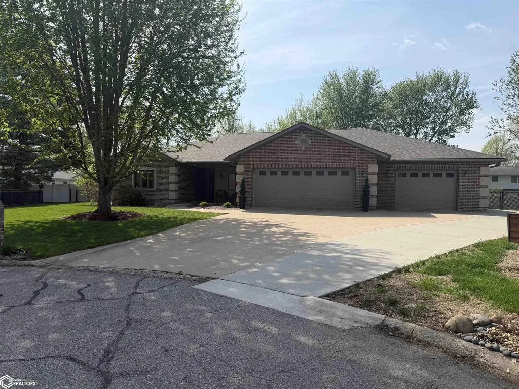 502 Kingman Circle Fairfield IA 52556