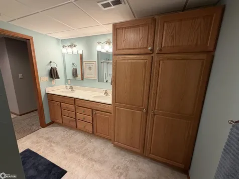 502 Kingman Circle Fairfield IA 52556