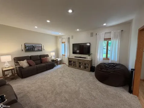 502 Kingman Circle Fairfield IA 52556