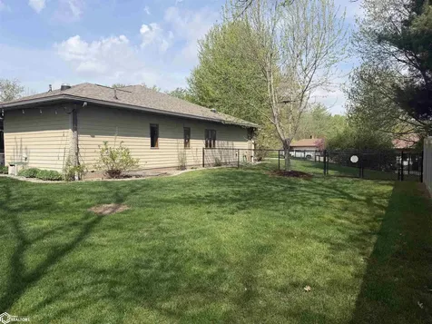 502 Kingman Circle Fairfield IA 52556