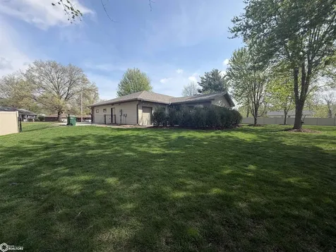 502 Kingman Circle Fairfield IA 52556